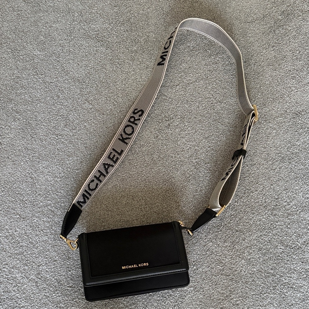 Michael Kors wallet purse in black